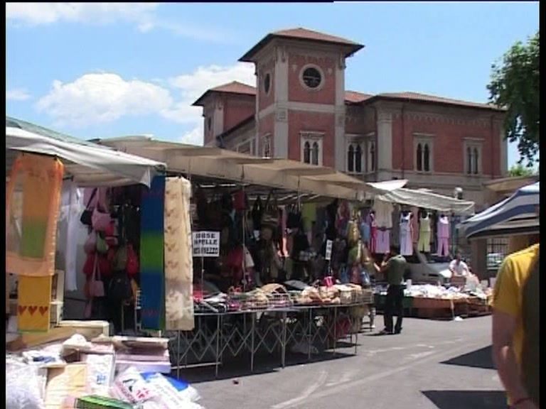 avezzano mercato del sabato 280813 rep 09