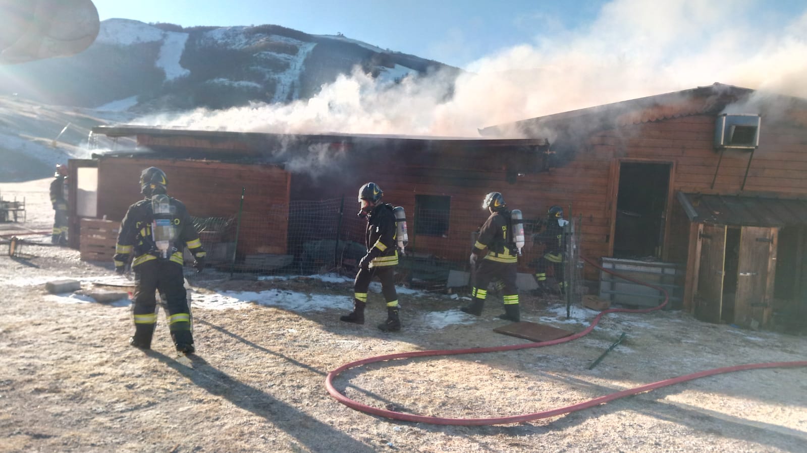 l aquila incendio chalet