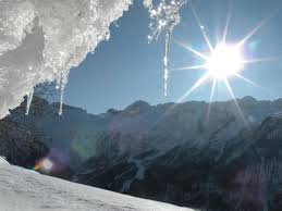 montagna neve sole